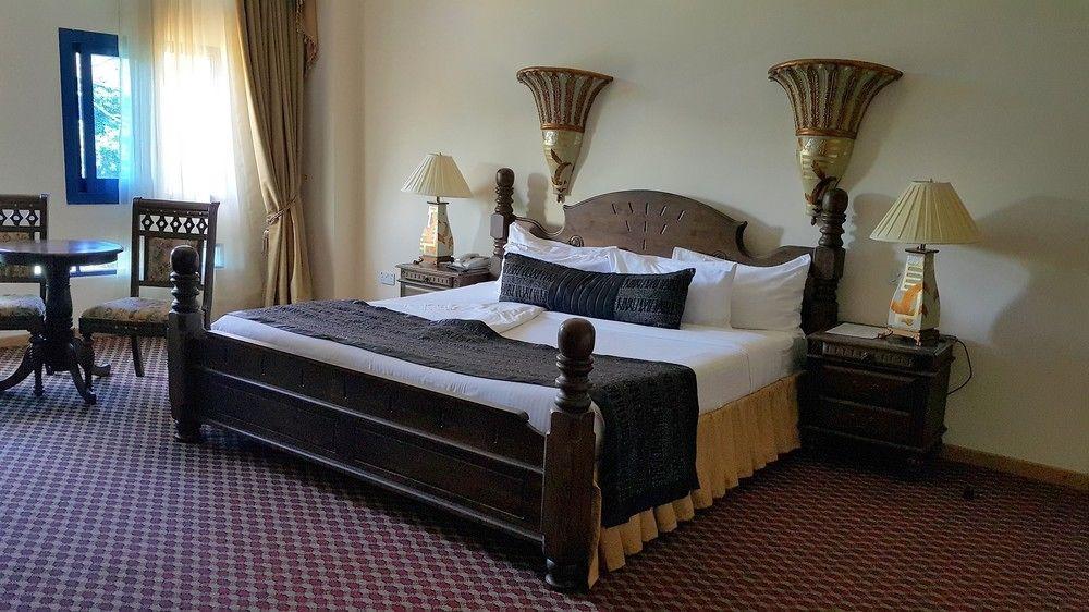 Imperial Resort Beach Hotel 엔테베 외부 사진