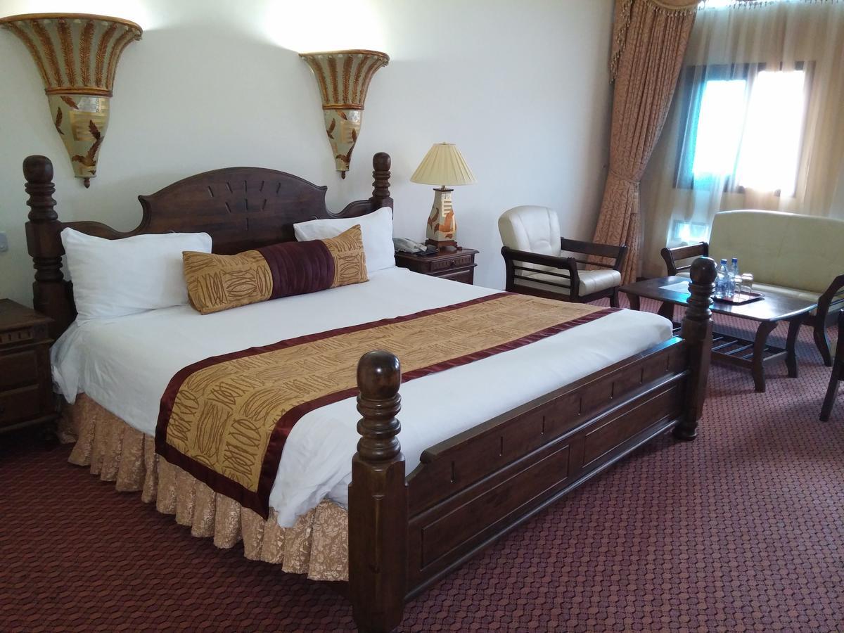 Imperial Resort Beach Hotel 엔테베 외부 사진