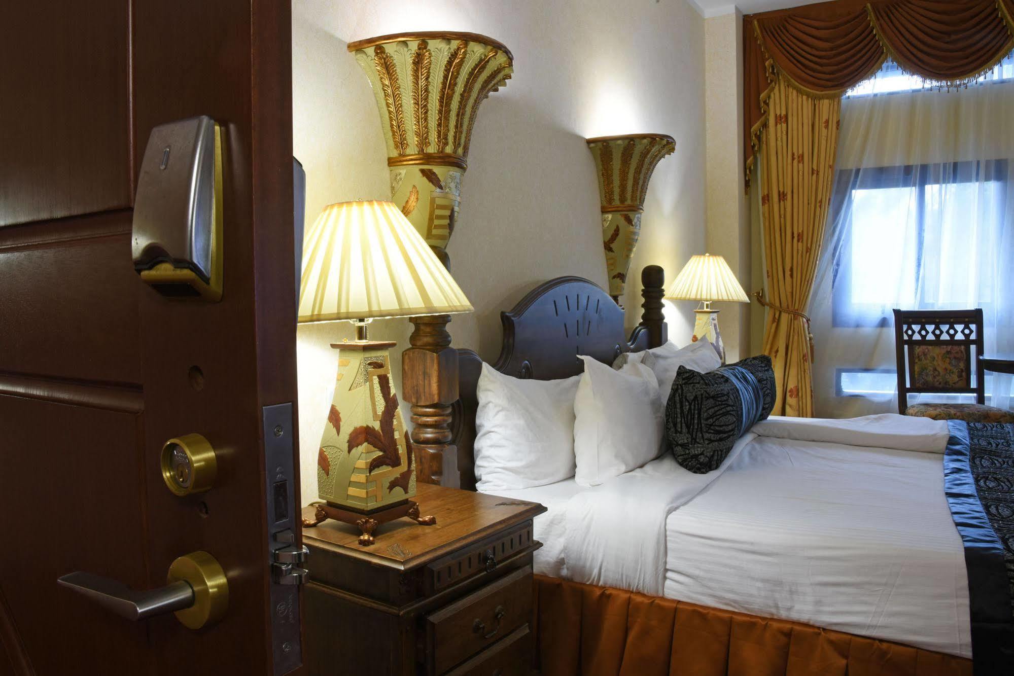 Imperial Resort Beach Hotel 엔테베 외부 사진