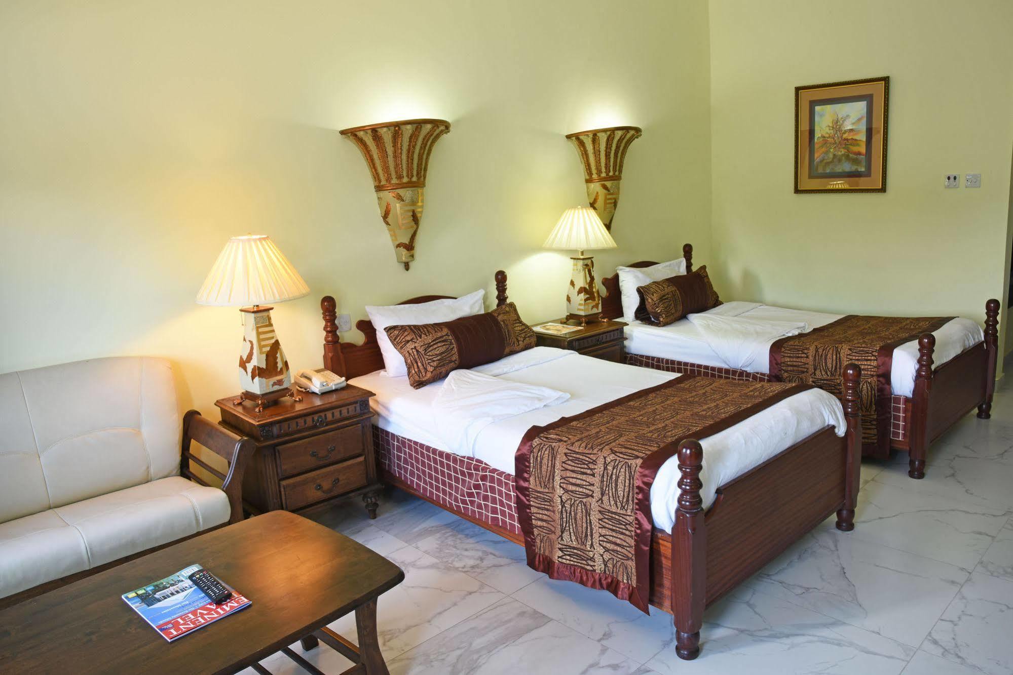 Imperial Resort Beach Hotel 엔테베 외부 사진
