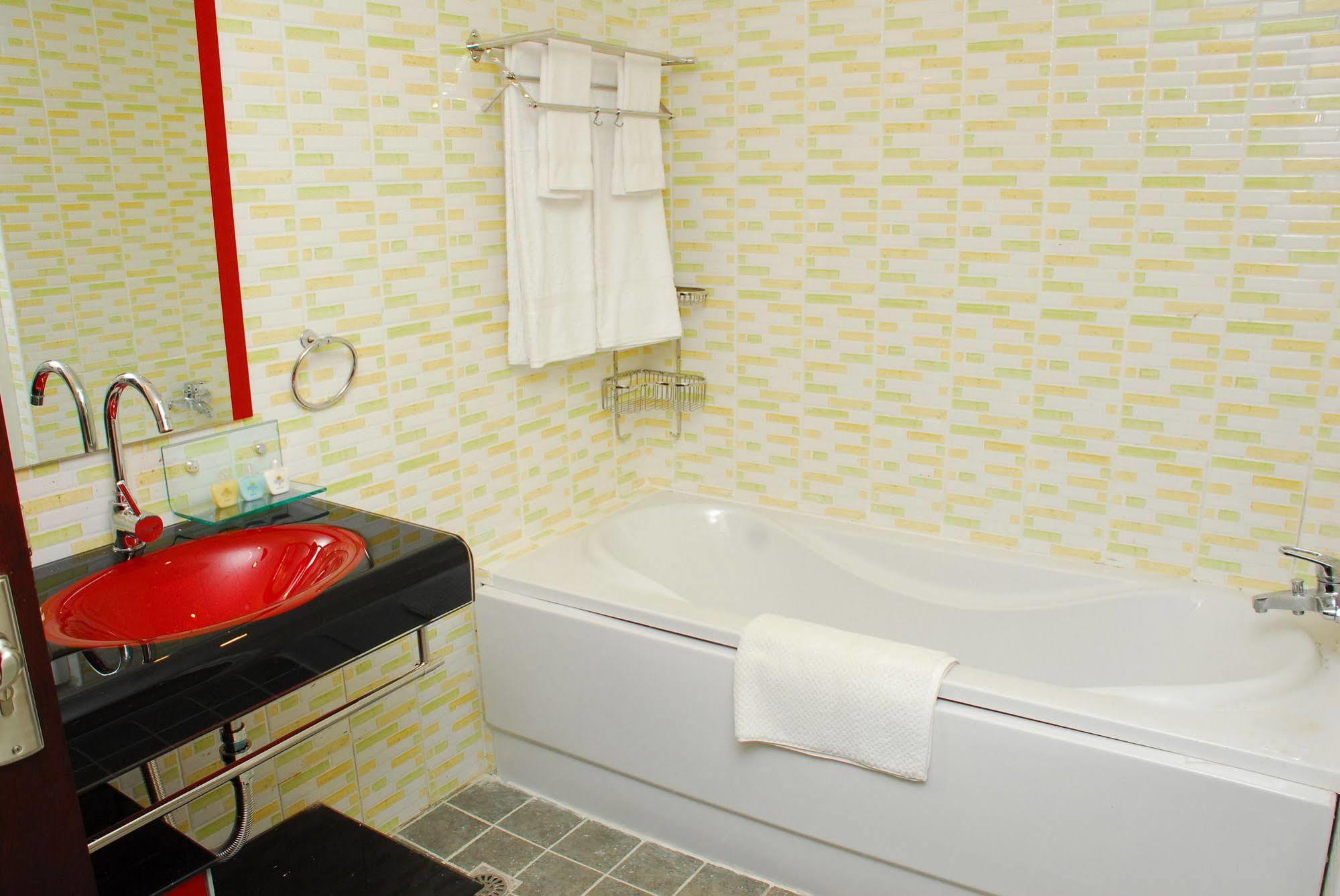 Imperial Resort Beach Hotel 엔테베 외부 사진