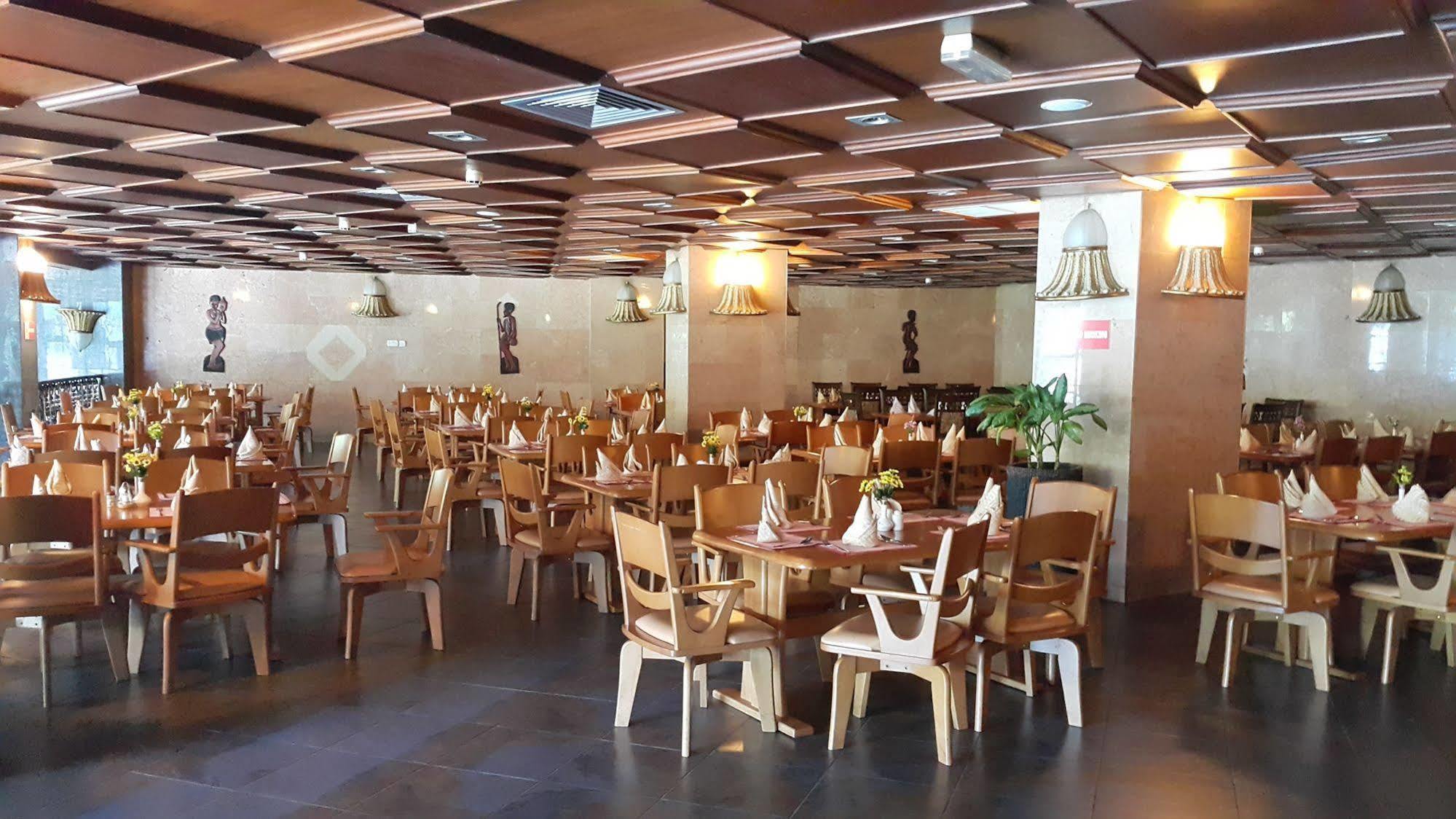 Imperial Resort Beach Hotel 엔테베 외부 사진